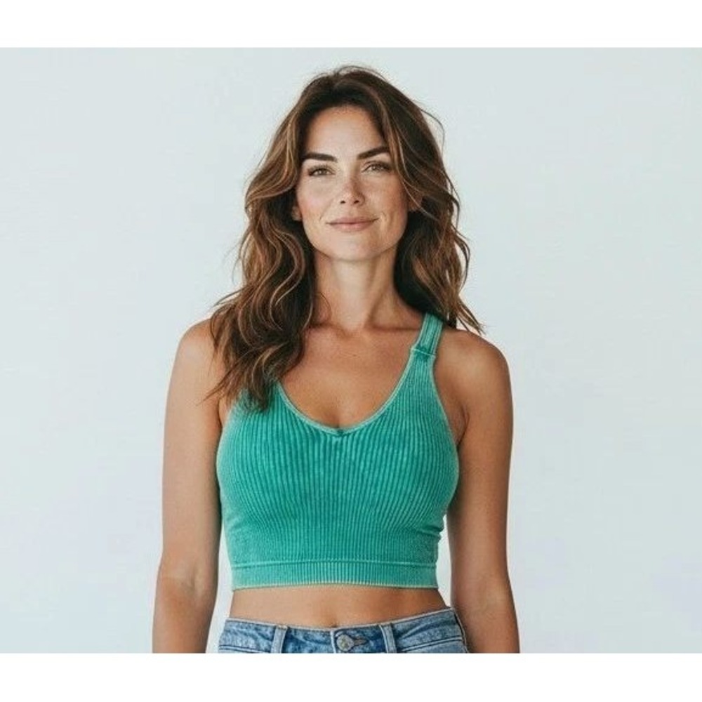 Zenana Kelly Green Padded Ribbed V-Neck Brami Seamless Stretch Tank Sze‎ S/M NWT